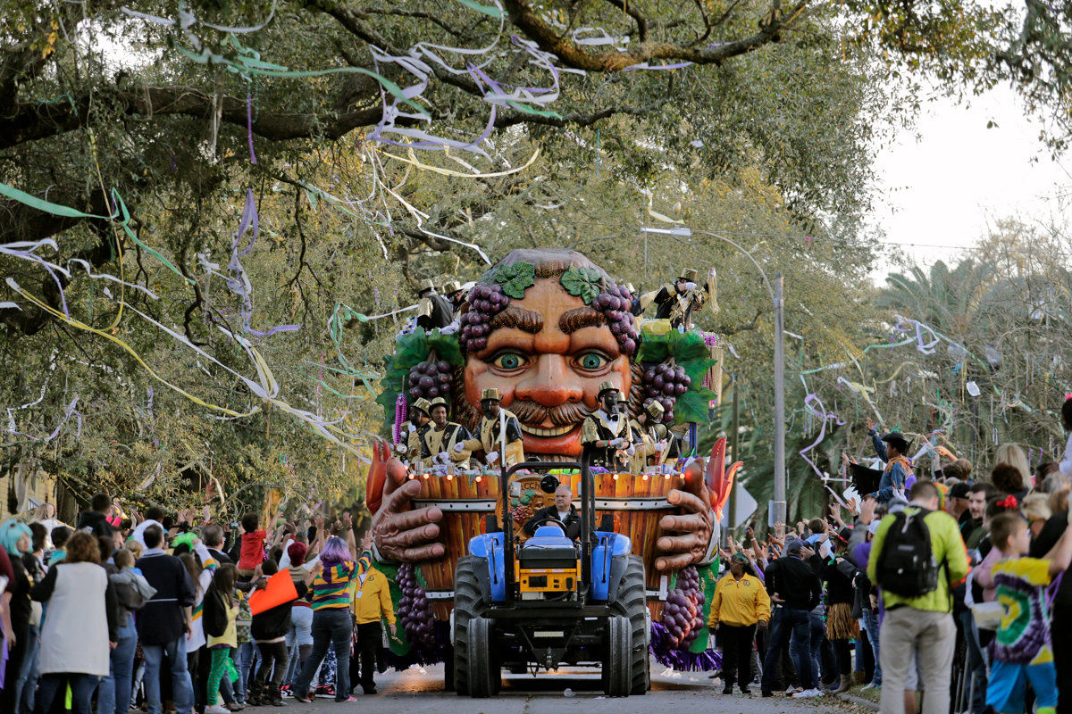 Krewe of Bacchus 2017 rolls in New Orleans: See Mardi Gras parade photos